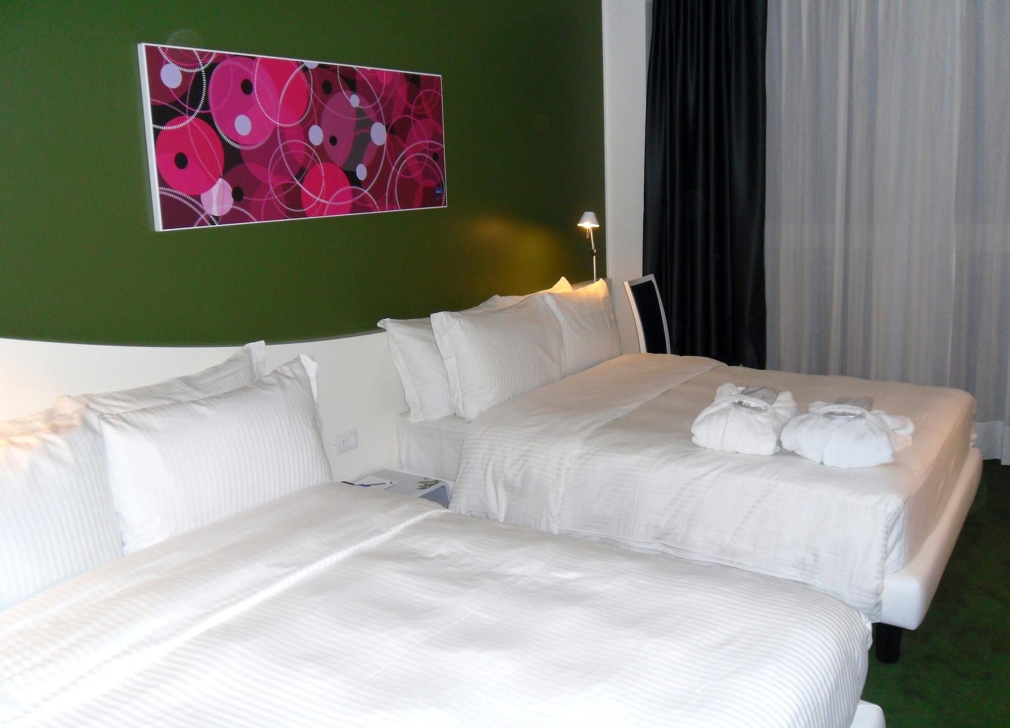 Idea Hotel Milano Malpensa Airport Case Nuove  Esterno foto A green bedroom