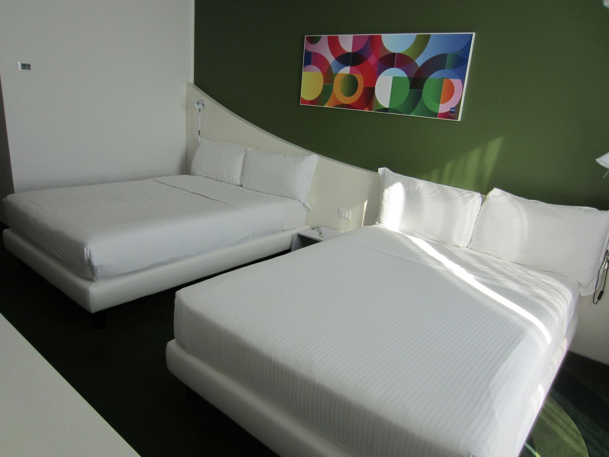 Idea Hotel Milano Malpensa Airport Case Nuove  Esterno foto Two beds in a room at the W Hollywood