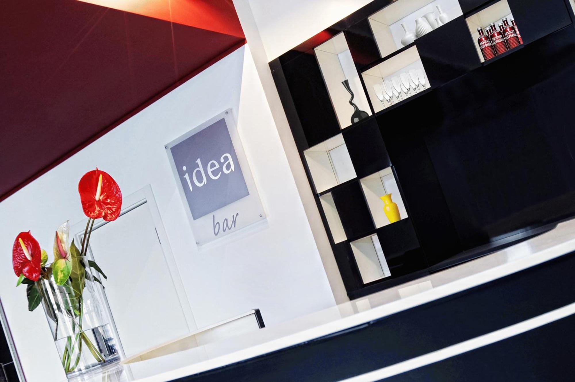 Idea Hotel Milano Malpensa Airport Case Nuove  Esterno foto Reception desk of Idea Bar