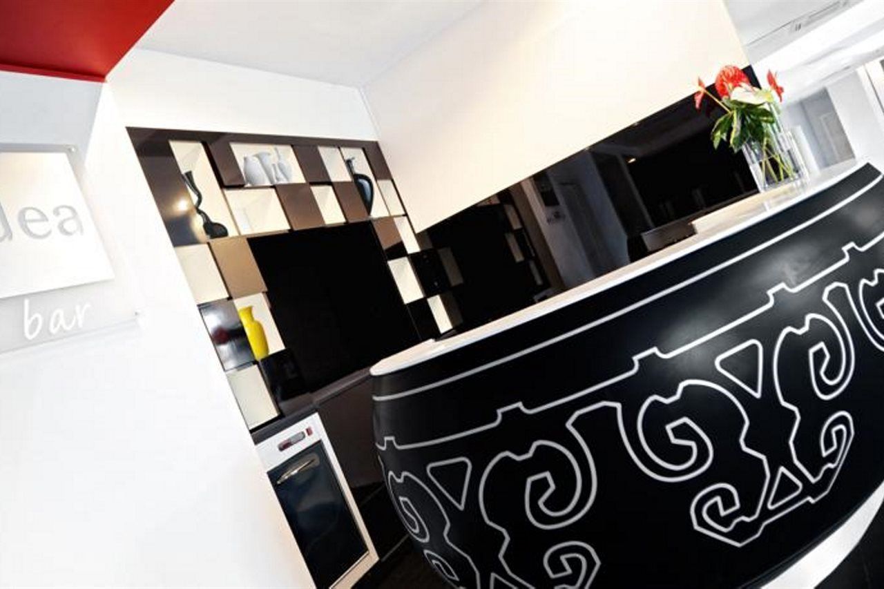 Idea Hotel Milano Malpensa Airport Case Nuove  Esterno foto Reception desk