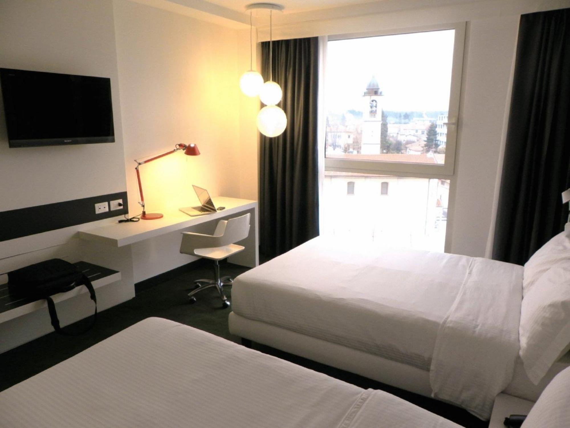Idea Hotel Milano Malpensa Airport Case Nuove  Esterno foto Room at the hotel