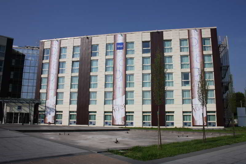 Idea Hotel Milano Malpensa Airport Case Nuove  Esterno foto The building of the University of Novi Sad