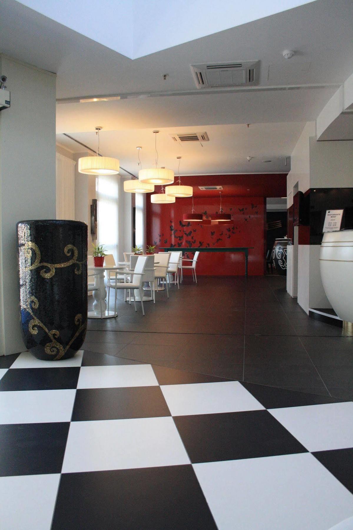 Idea Hotel Milano Malpensa Airport Case Nuove  Esterno foto The reception area of the hotel